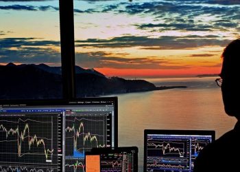 Long Bitcoin Short Solana Preferred Tactical Trade Heading Into U.S. Election: 10X Research